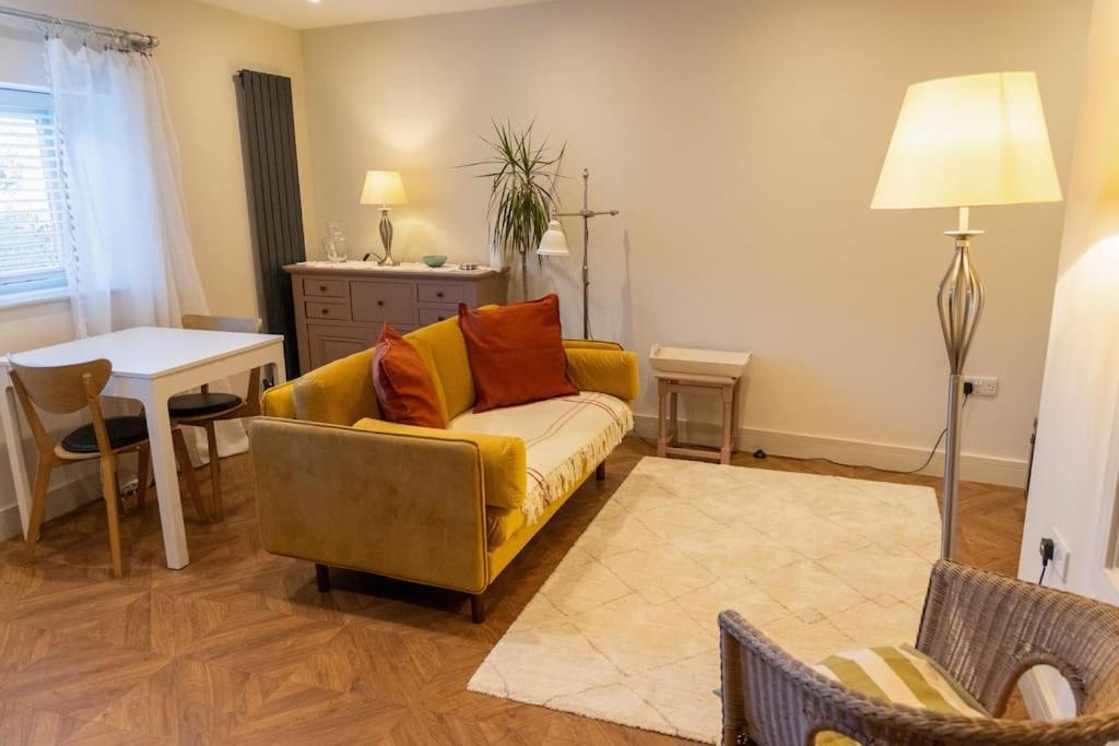 Amarelo Apartment, Central Charlbury, 1 Super King Bed Zewnętrze zdjęcie